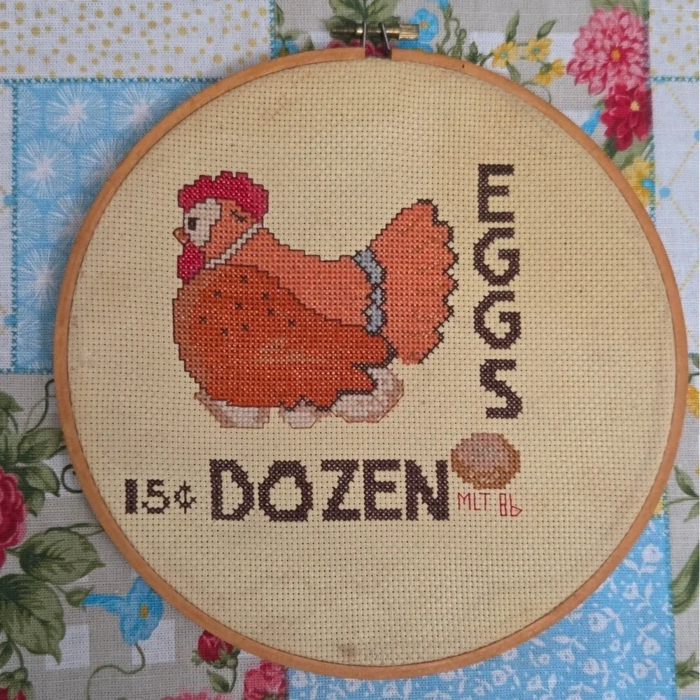 Vintage Chicken Needlepoint Hoop Art  Wall Hanging Hen Sitting On Eggs 8